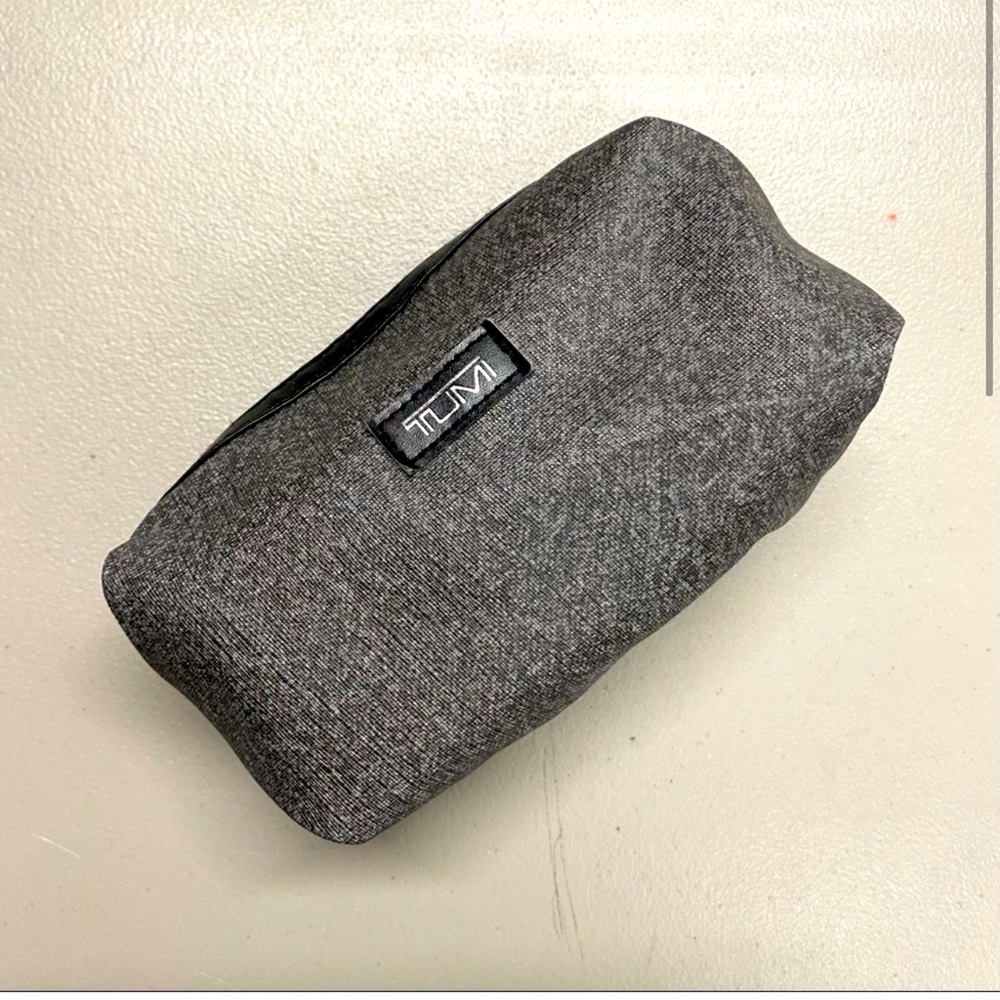 TUMI For DELTA Grey Zip Around Travel Cosmetic Toiletry Make Up Bag